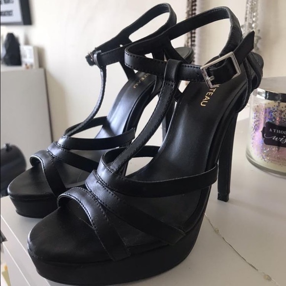 Le Chateau heels 👠 - Picture 3 of 4